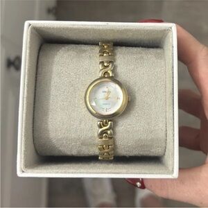 Gruen Quartz Women’s Bracelet Watch Gold Mother of Pearl Round Dial Vintage